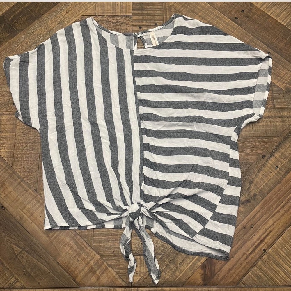 Peppermint Monochrome gray and white striped short-sleeve tie-front top.